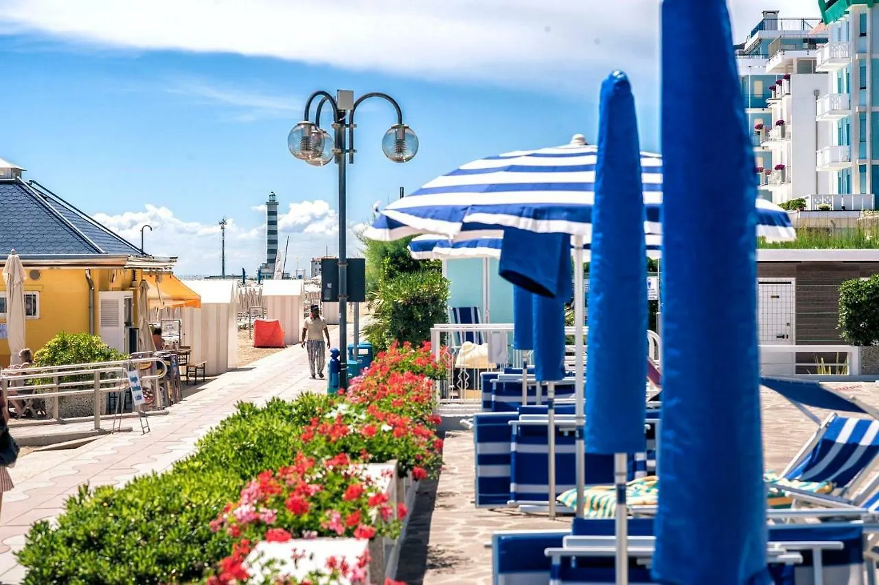 Sea View Apartment With Swimming Pool Lido di Jesolo Italien