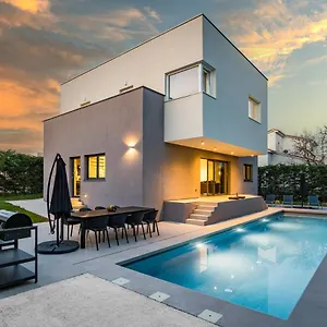 villa-aida-4-bedroom-luxury-villa-with-large-private-pool.in-istria.net/