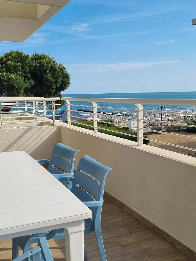 Sea View Apartment With Swimming Pool Lido di Jesolo