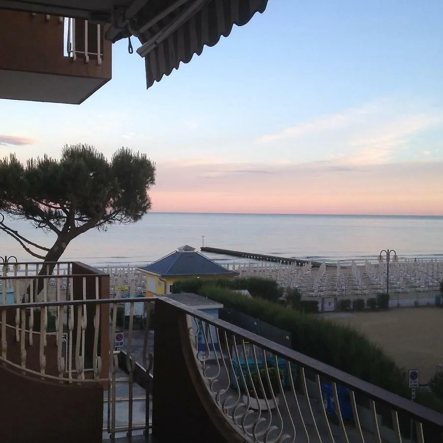 Sea View Apartment With Swimming Pool Lido di Jesolo Italy
