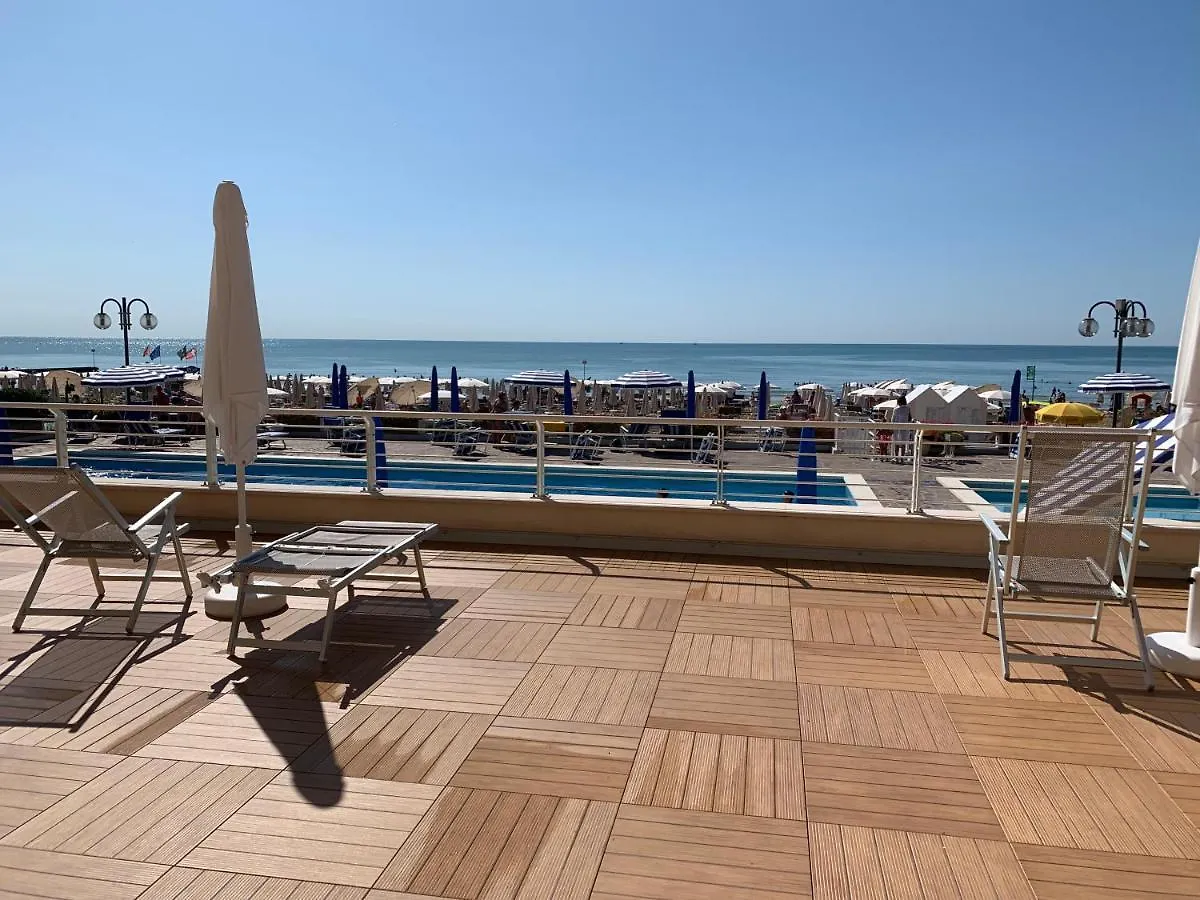 Sea View Apartment With Swimming Pool Lido di Jesolo Italy